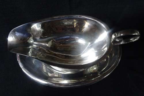 Exquisite Hallmarked Silver Plated Gravy Boat With Underplate