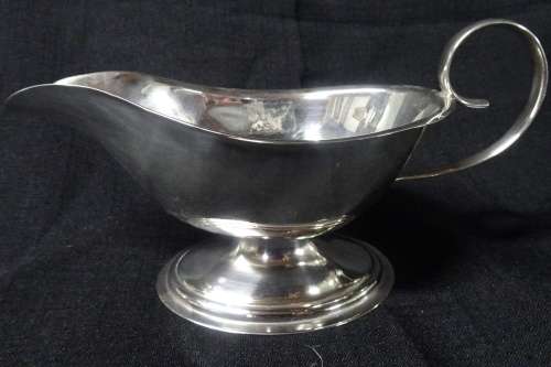 Exquisite Hallmarked Silver Plated Gravy Boat With Underplate