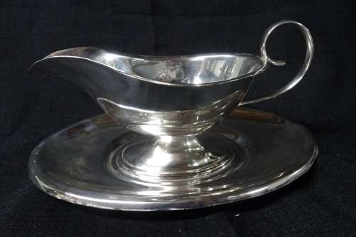 Exquisite Hallmarked Silver Plated Gravy Boat With Underplate
