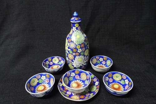 Beautiful Handpainted Japanese Pottery Set Small Jar With Lid, Five Small Bowls and One Small Saucer