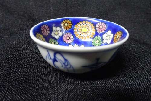 Beautiful Handpainted Japanese Pottery Set Small Jar With Lid, Five Small Bowls and One Small Saucer