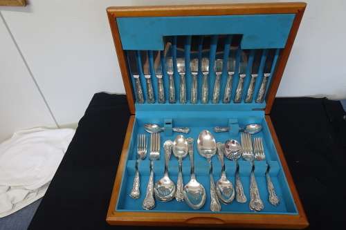 Stunning Sheffield EPNS A1 Kings Pattern 44 Piece Cutlery Set in Original Wooden Box.