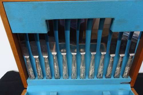 Stunning Sheffield EPNS A1 Kings Pattern 44 Piece Cutlery Set in Original Wooden Box.