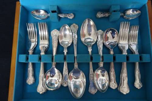 Stunning Sheffield EPNS A1 Kings Pattern 44 Piece Cutlery Set in Original Wooden Box.