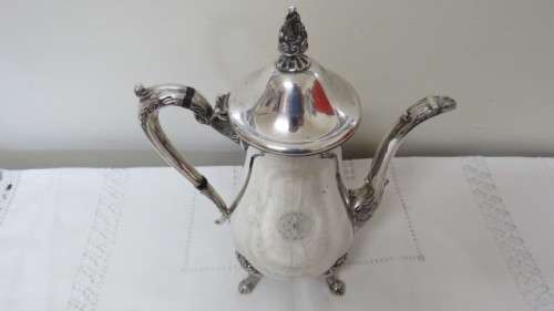 Stunning Viners International Silver Plate Tea Pot, Lidded Sugar Bowl and Creamer Set
