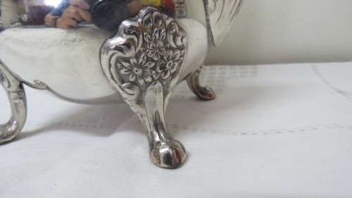 Stunning Viners International Silver Plate Tea Pot, Lidded Sugar Bowl and Creamer Set