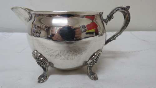 Stunning Viners International Silver Plate Tea Pot, Lidded Sugar Bowl and Creamer Set