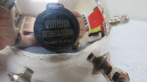 Stunning Viners International Silver Plate Tea Pot, Lidded Sugar Bowl and Creamer Set