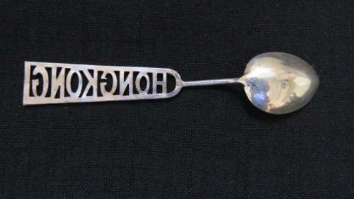 Vintage Hong Kong Silver Souvenir Spoon 7.3g. Length 11 cm.