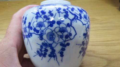 Pretty Vintage Ginger Jar With Lid Blue and White Oriental Willow Pattern H: 14,5cm