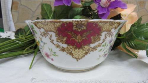 Lovely Vintage Tuscan Fine English Bone China `Provence` Pattern Sugar Bowl H: 6,5 cm D: 13 cm