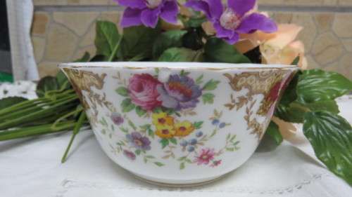 Lovely Vintage Tuscan Fine English Bone China `Provence` Pattern Sugar Bowl H: 6,5 cm D: 13 cm