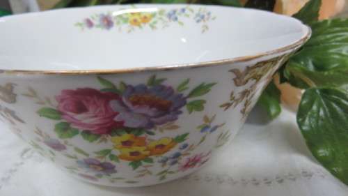 Lovely Vintage Tuscan Fine English Bone China `Provence` Pattern Sugar Bowl H: 6,5 cm D: 13 cm