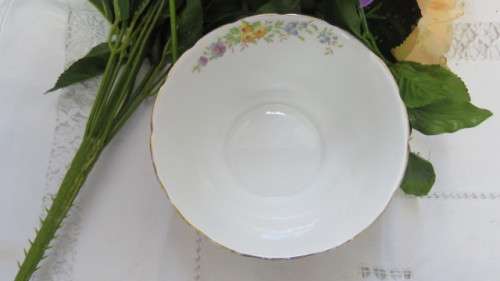 Lovely Vintage Tuscan Fine English Bone China `Provence` Pattern Sugar Bowl H: 6,5 cm D: 13 cm
