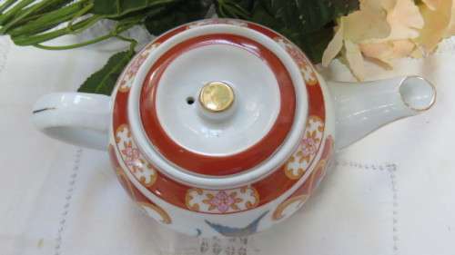 Beautiful Floral/Bird Round Porcelain Teapot With Gold Trim. Made in China H: 10 cm