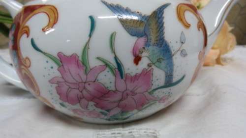 Beautiful Floral/Bird Round Porcelain Teapot With Gold Trim. Made in China H: 10 cm