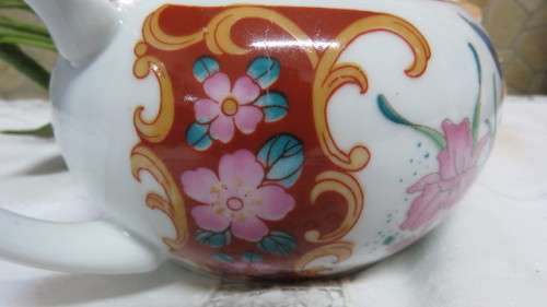 Beautiful Floral/Bird Round Porcelain Teapot With Gold Trim. Made in China H: 10 cm