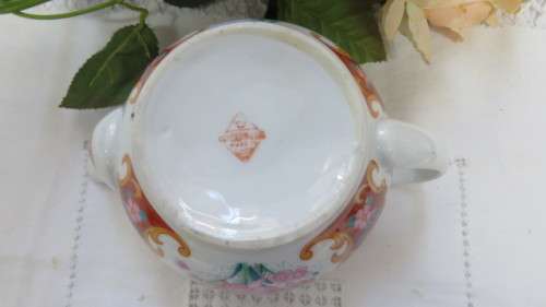 Beautiful Floral/Bird Round Porcelain Teapot With Gold Trim. Made in China H: 10 cm