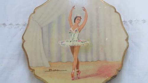 Beautiful Rare Collectible 1950s Stratton Powder Compact With Ballerina D: 8,5 cm