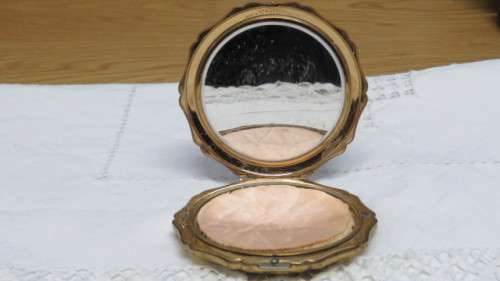 Beautiful Rare Collectible 1950s Stratton Powder Compact With Ballerina D: 8,5 cm