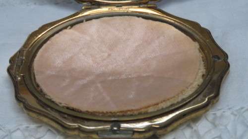 Beautiful Rare Collectible 1950s Stratton Powder Compact With Ballerina D: 8,5 cm