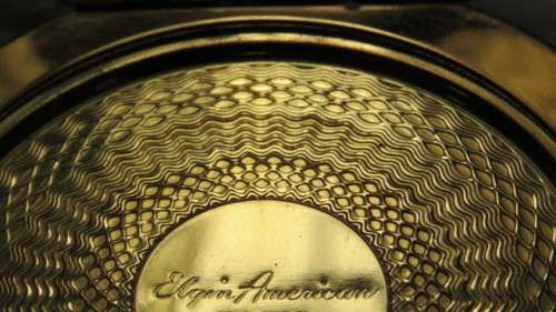 Gorgeous Vintage 1940s Elgin American Powder Compact Etched Victorian Couple No Mirror 9 x 8,5cm