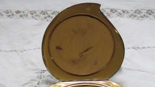 Gorgeous Vintage 1940s Elgin American Powder Compact Etched Victorian Couple No Mirror 9 x 8,5cm