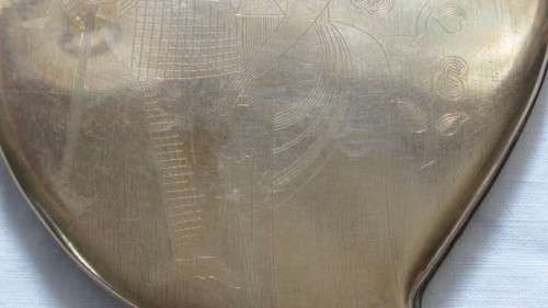 Gorgeous Vintage 1940s Elgin American Powder Compact Etched Victorian Couple No Mirror 9 x 8,5cm