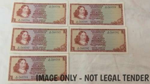 Five Republic of South Africa One Rand Notes in Sequence TW de Jongh (B327) BIDDING PER NOTE