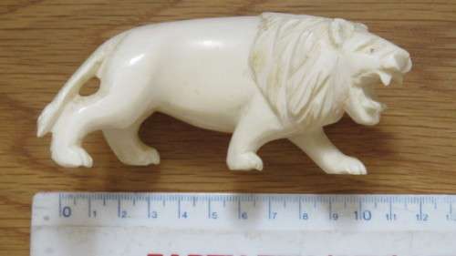 Beautiful Antique Ivory-Coloured Hand Carved Lion Figure L: 11,5 cm