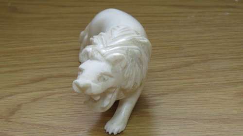 Beautiful Antique Ivory-Coloured Hand Carved Lion Figure L: 11,5 cm