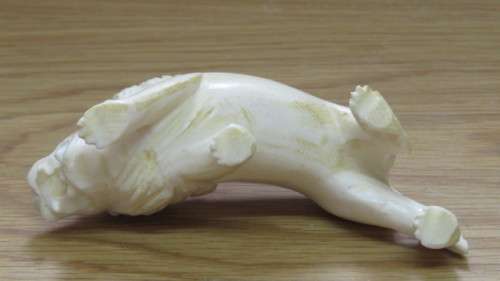 Beautiful Antique Ivory-Coloured Hand Carved Lion Figure L: 11,5 cm