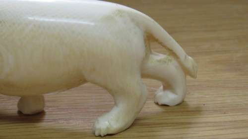 Beautiful Antique Ivory-Coloured Hand Carved Lion Figure L: 11,5 cm