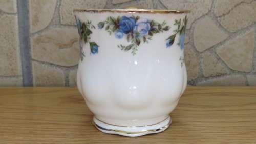 Wonderful Vintage Royal Albert Bone China `Moonlight Rose` Montrose Cup H: 8,5 cm