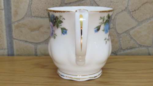 Wonderful Vintage Royal Albert Bone China `Moonlight Rose` Montrose Cup H: 8,5 cm