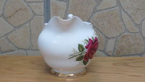 Pretty Vintage Colclough Bone China Rose Pattern Footed Creamer H: 8,5 cm