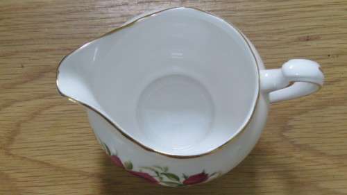 Pretty Vintage Colclough Bone China Rose Pattern Footed Creamer H: 8,5 cm