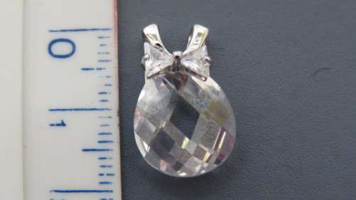 Pretty Vintage Sterling Silver Clear Teardrop Stone Pendant With Silver Bow 12 x 18 mm 2.8 g