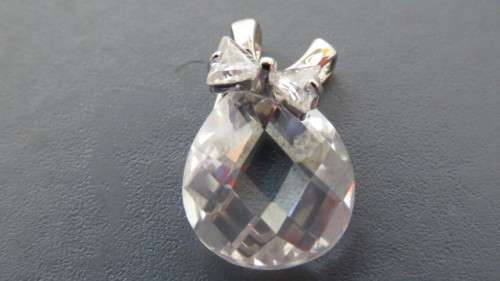 Pretty Vintage Sterling Silver Clear Teardrop Stone Pendant With Silver Bow 12 x 18 mm 2.8 g