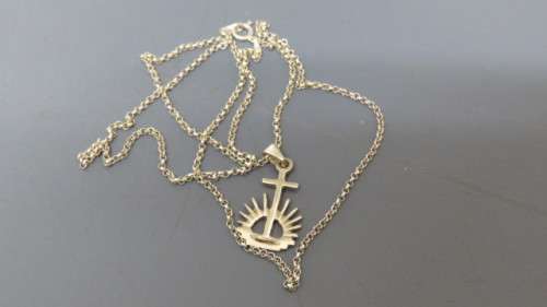 Lovely Vintage Sterling Silver Cable Chain/ Abstract Rising Sun With Cross Pendant L: 30 cm 4.1 g