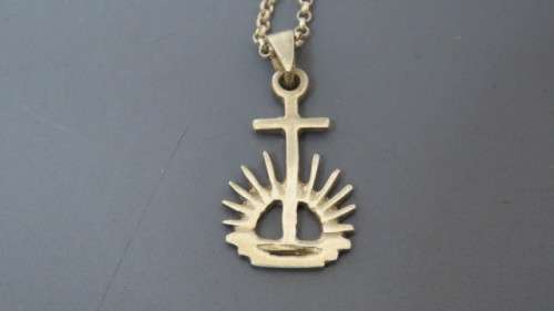 Lovely Vintage Sterling Silver Cable Chain/ Abstract Rising Sun With Cross Pendant L: 30 cm 4.1 g