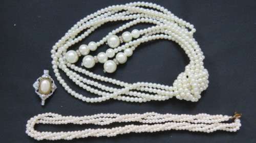 Vintage Long Faux Pearl Lariat Necklace/Twisted Faux Pearl Necklace and Brooch See Description