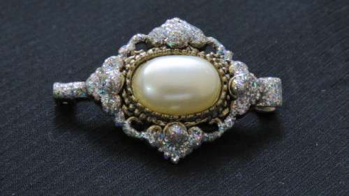 Vintage Long Faux Pearl Lariat Necklace/Twisted Faux Pearl Necklace and Brooch See Description