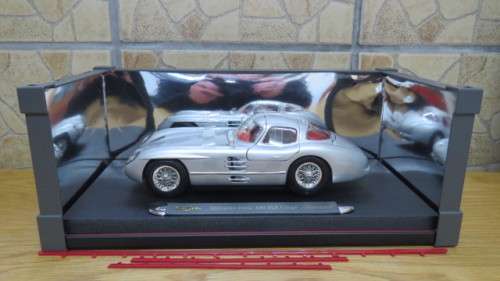Vintage Boxed Maisto `Premiere Edition` #36898 Mercedes-Benz 300 SLR Coupe `Unlenhaut` Scale 1:18