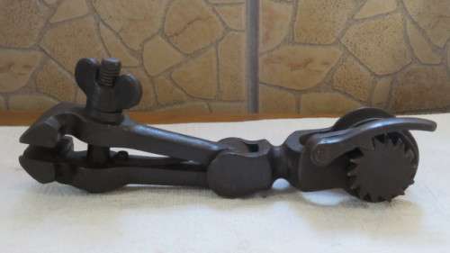 Vintage Vice With Wrench L: 25 cm