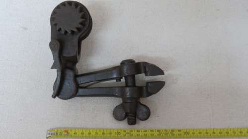 Vintage Vice With Wrench L: 25 cm
