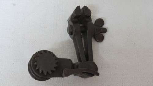 Vintage Vice With Wrench L: 25 cm