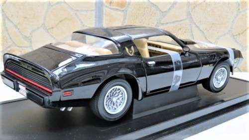 Boxed Yat Ming Die Cast Metal Collection Deluxe Edition 1979 Pontiac Firebird Trans Am Scale 1:18