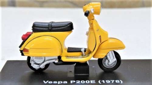 Lovely Boxed New-Ray Piaggio Die Cast  Yellow Vespa P200E (1978) #06046 Scale 1:32 L: 6 cm