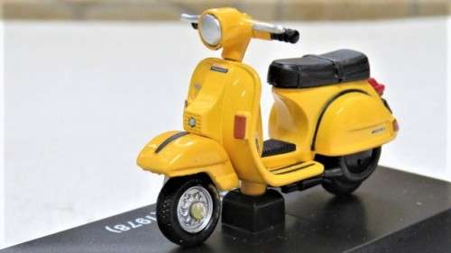 Lovely Boxed New-Ray Piaggio Die Cast  Yellow Vespa P200E (1978) #06046 Scale 1:32 L: 6 cm
